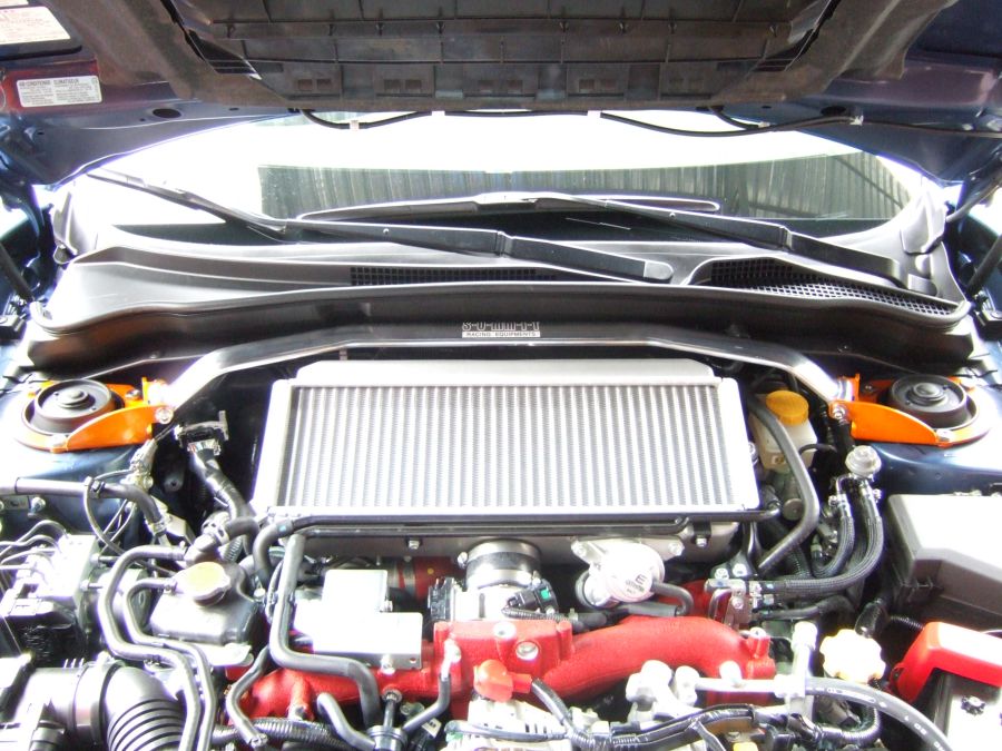 Impreza WRX '08/- also STI (GR) Front (up) strut bar alu. Polished