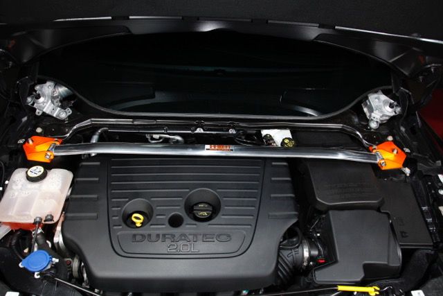 Focus Mk3 Front (up) strut bar alu. Polished