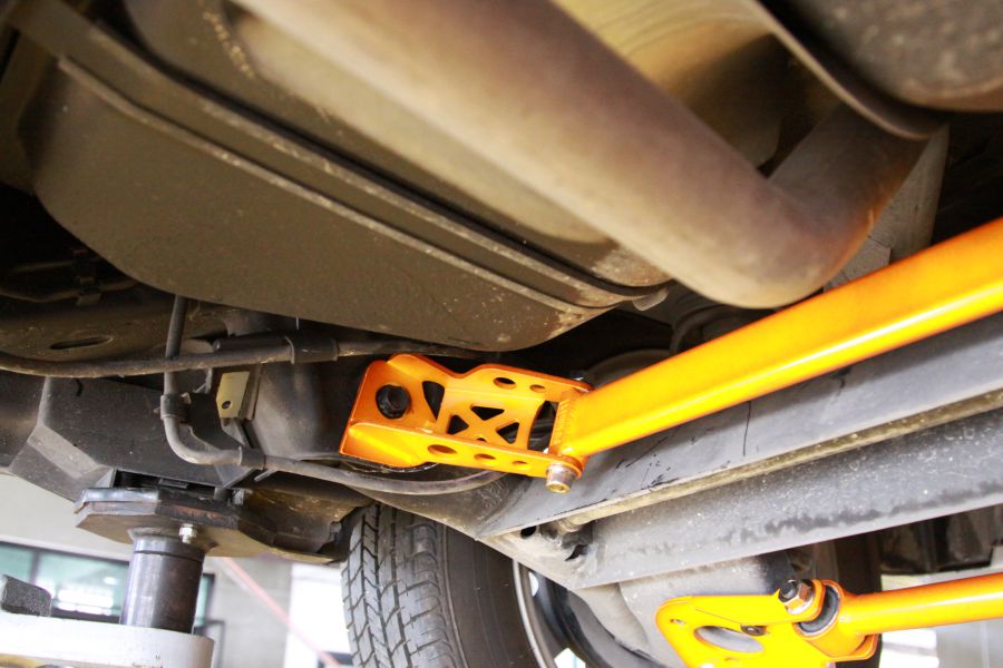 Swift 05/- Rear lower tie-bar