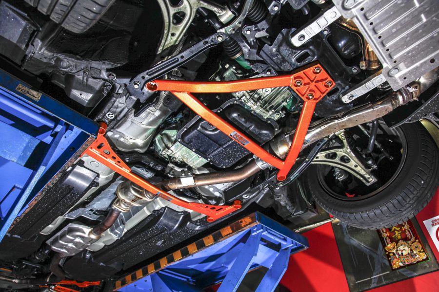 WRX STI '14/-  (typ VA) Front lower brace ( subframe )