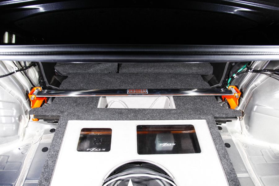 WRX STI '14/-  (VA) Strut tower bar ( alu ) rear-up